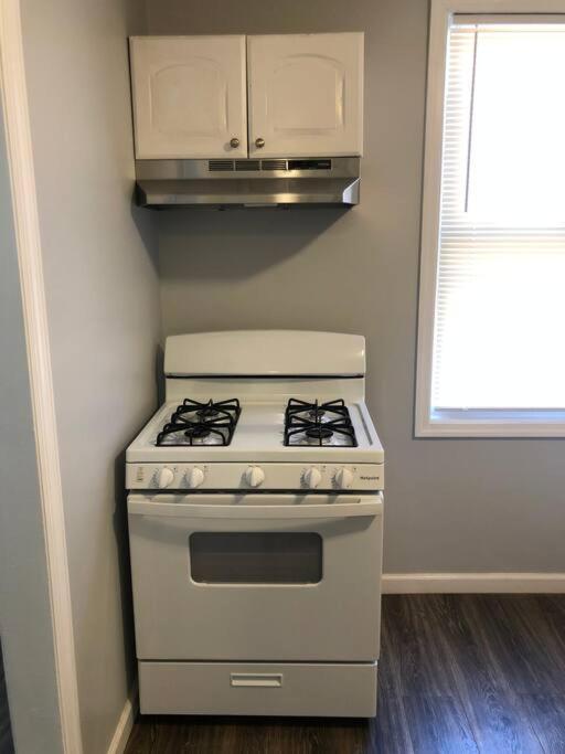 Private 2-Bedroom With Free Parking And Direct Bus To Nyc Manhattan Only 2 Blocks Away リンデン エクステリア 写真