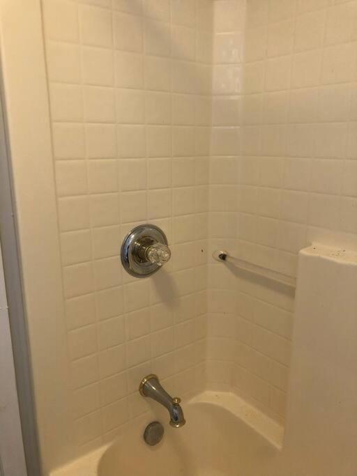 Private 2-Bedroom With Free Parking And Direct Bus To Nyc Manhattan Only 2 Blocks Away リンデン エクステリア 写真